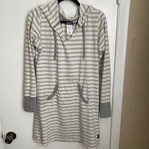 Patagonia women’s long sleeved hooded dress